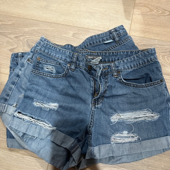 Gently used billabong jean shorts - Picture 4 of 9